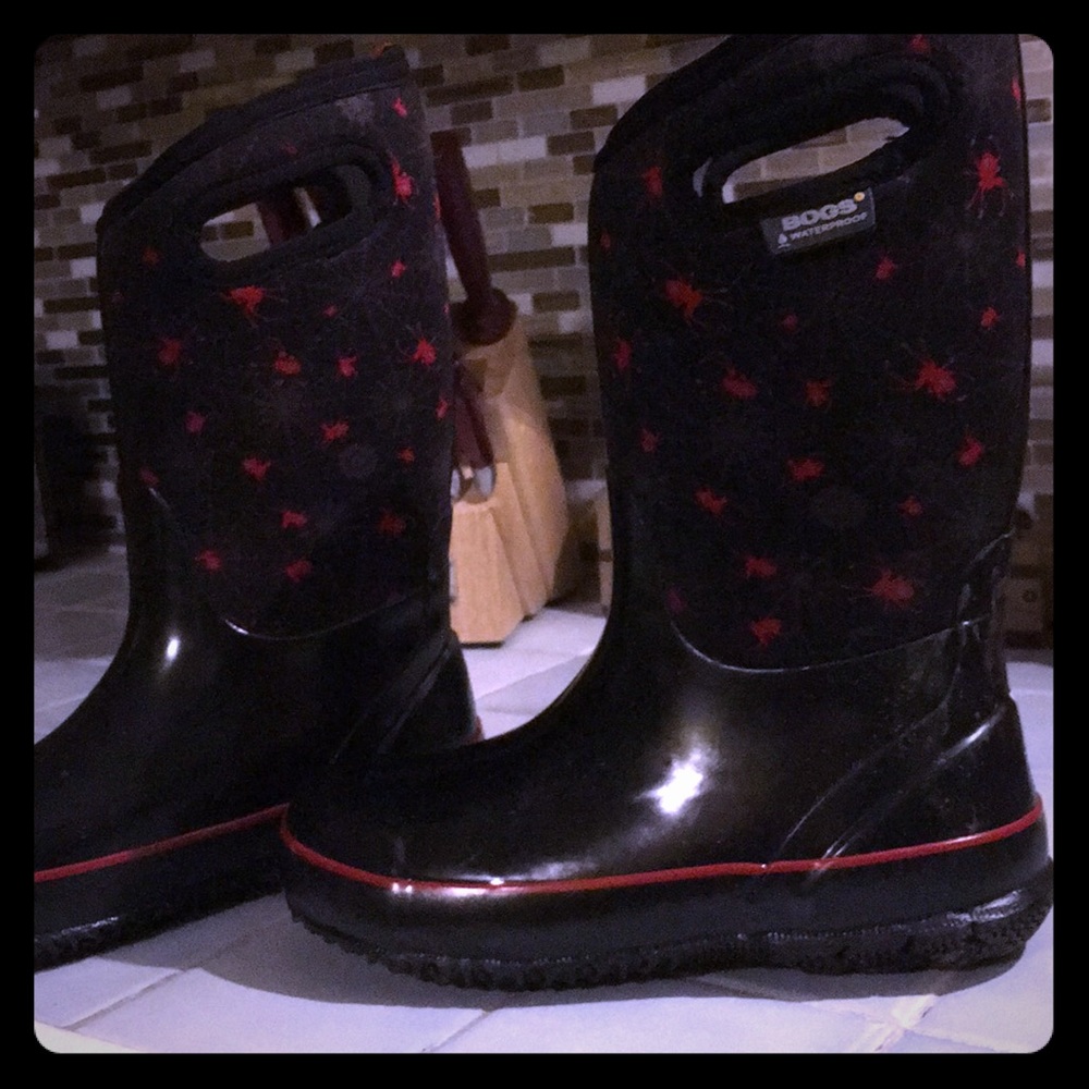 Youth Bogs size 3. So Warm and cozy!!